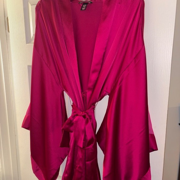 Victoria’s Secret silk pink lounge matching set - Picture 4 of 4